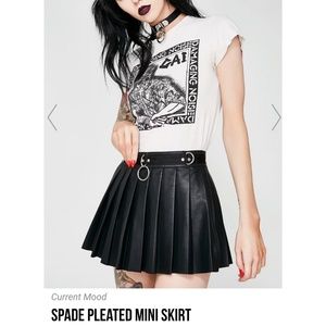💋DOLLS KILL SPADE PLEATED LEATHER MINISKIRT!